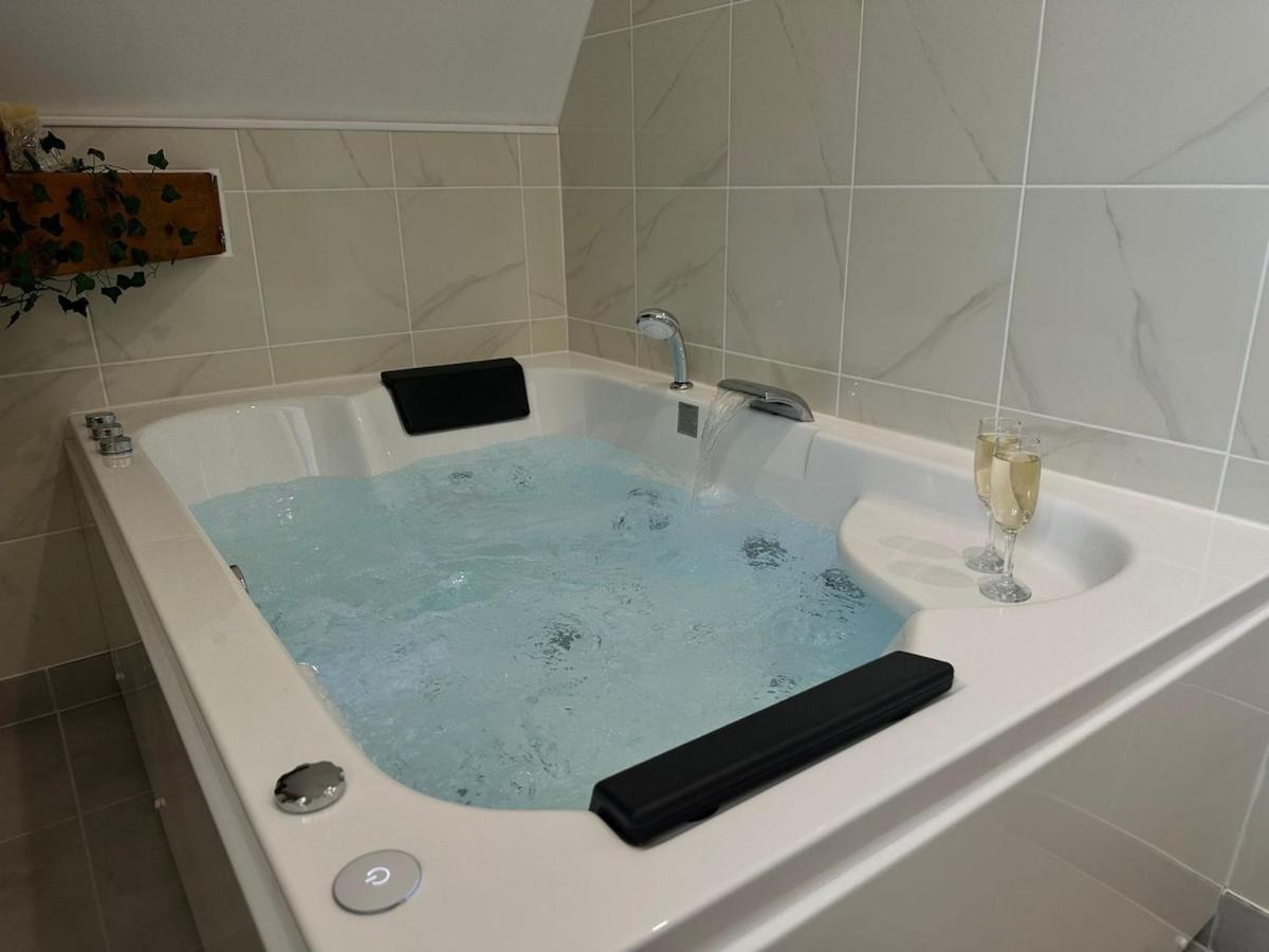 סדאן S Bayleved'Air Duplex Vue Chateau, Balneo Et Sauna מראה חיצוני תמונה